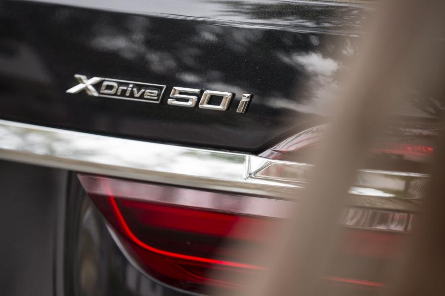 Логотип BMW X7 xDrive50i M Sport (G07) 2019 года  (NA) (фото 2 из 108)